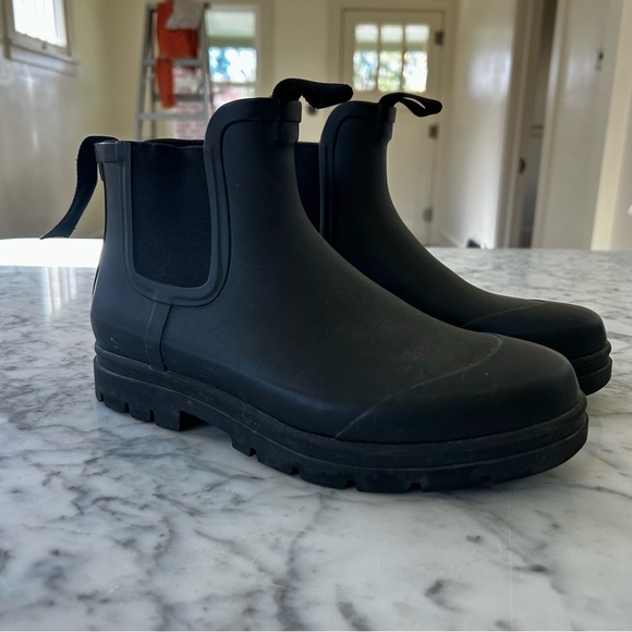 Everlane Chelsea Rain Boots in black | size 8 - Picture 4 of 8